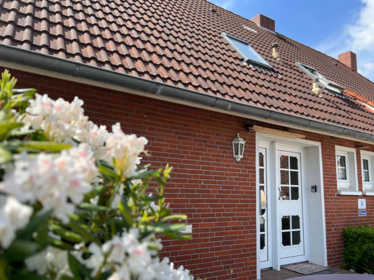 Kaiser Apartment, Og Mit Terrasse Im Gemeinschaftsgarten, Hund Willkommen! Greetsiel Exterior photo